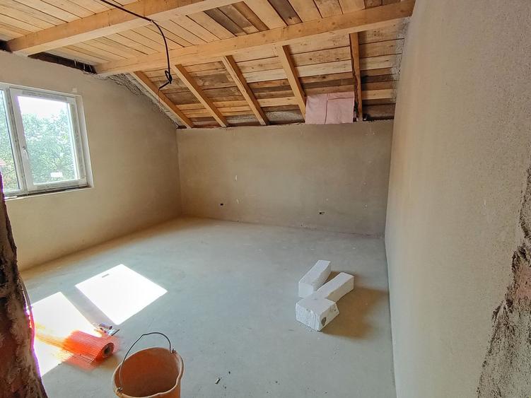 Sanandrei Duplex cu 4 Camere, Drum Asfaltat, Toate Utilitatiile