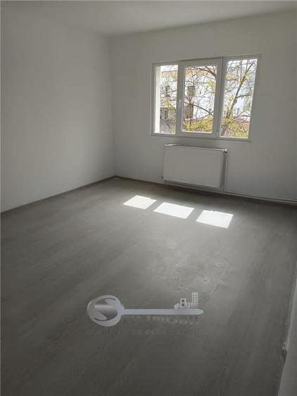 Ap 2 camere D, 56mp, et2, renovat, geam la baie, Nicolina