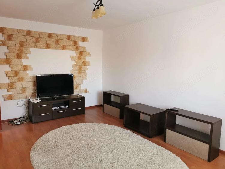 Apartament cu 3 camere, decomandat, zona Nicolina - Piata Nicolina