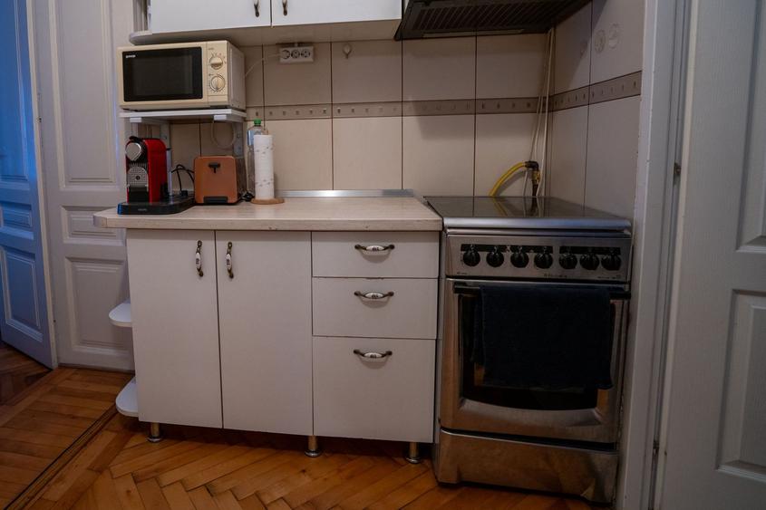 Apartament central de vânzare – la curte comună - Oradea
