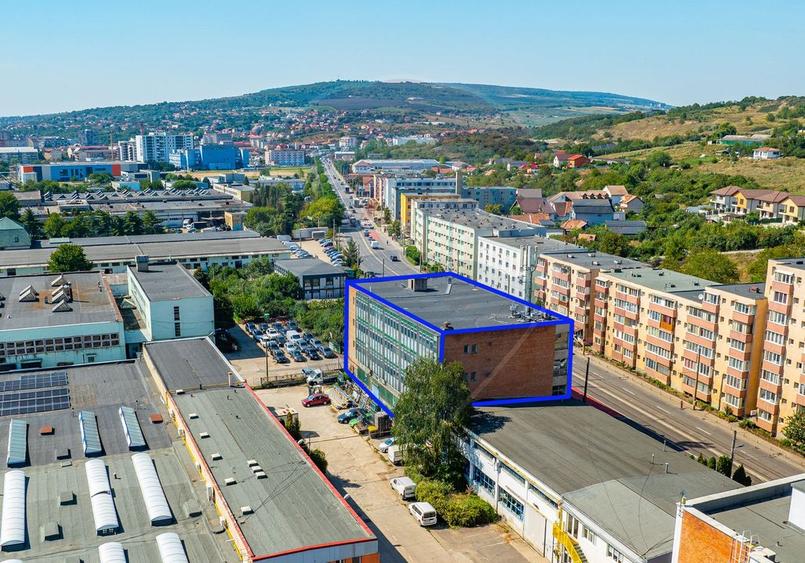 Clădire industrială/comercială cu 2.738 mp suprafață utilă