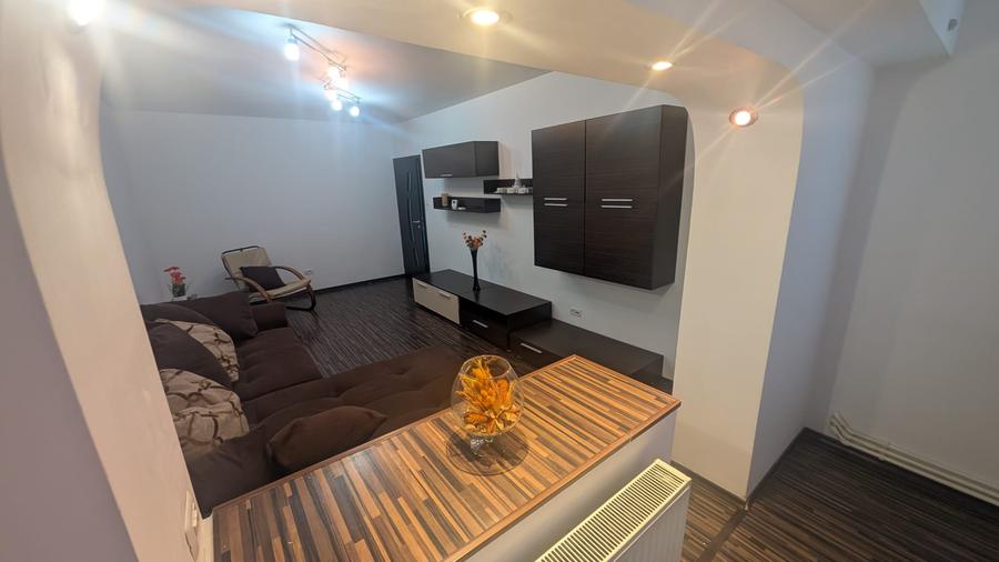 Apartament cu 3 camere de închiriat, zona Dacia