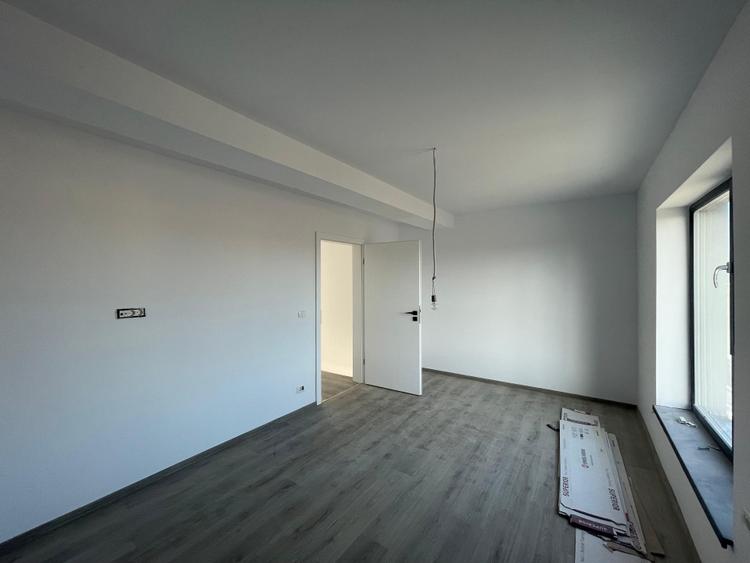 Duplex 3 camere separat prin baie Mosnita Noua