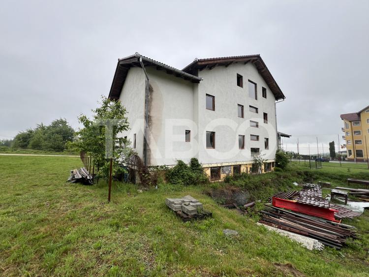 Pensiune la Rosu480 mp de vanzare Statiune Climaterica Sambata de Sus