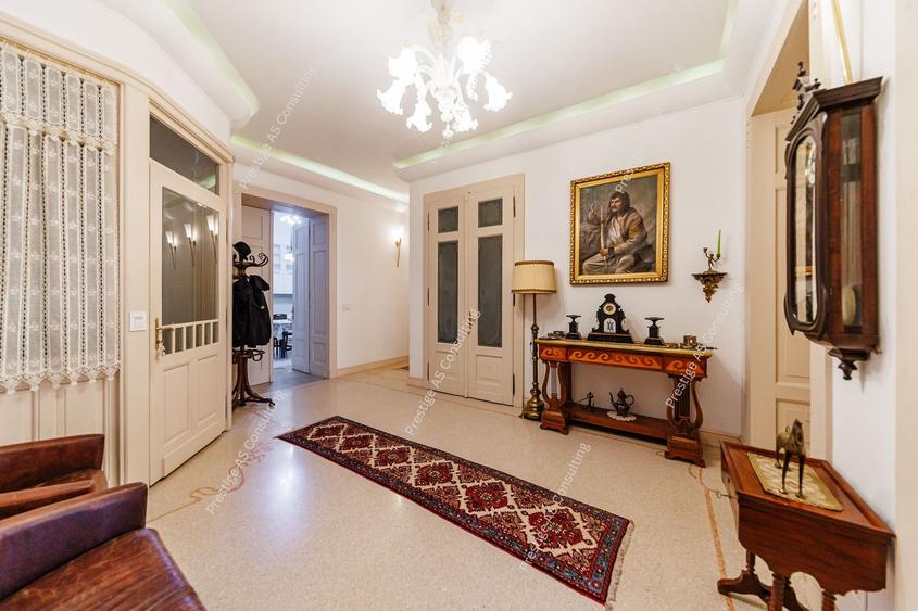 Resedinta patrimoniala de 222 mp | Piata Victoriei | Cladire istorica-Lift