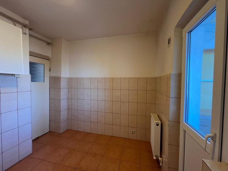 APARTAMENT 3 CAMERE, BLOC IZOLAT TERMIC, CENTRALA PROPRIE, 2 BAI