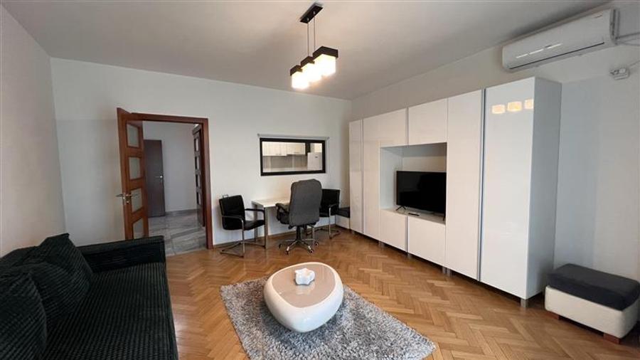 Inchiriere apartament 2 camere decomandate modern bloc nou Central zona Platinia