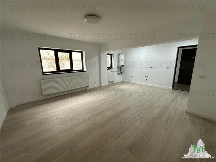 Apartament 2 camere si curte de vanzare Damaroaia