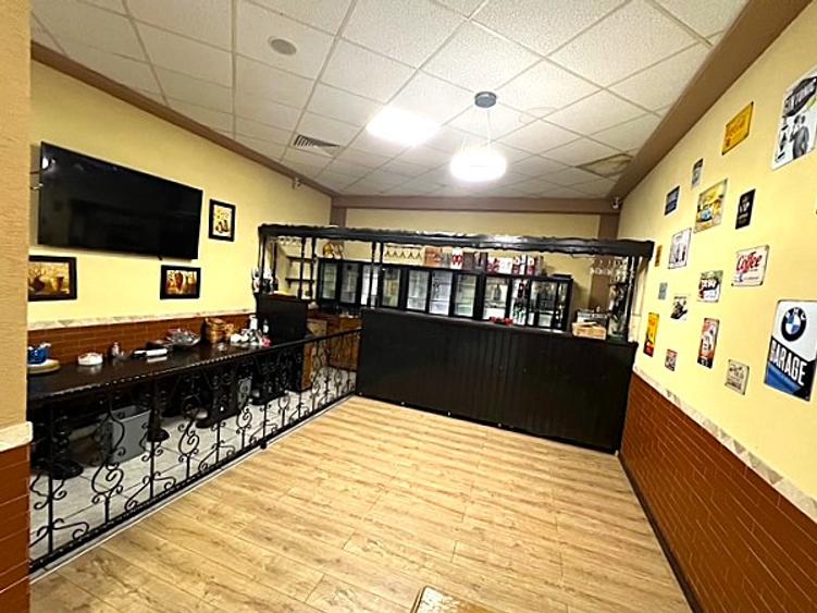 VANZARE CLADIRE CU RESTAURANT UTILAT COMPLET PLUS SPATIU COMERCIAL