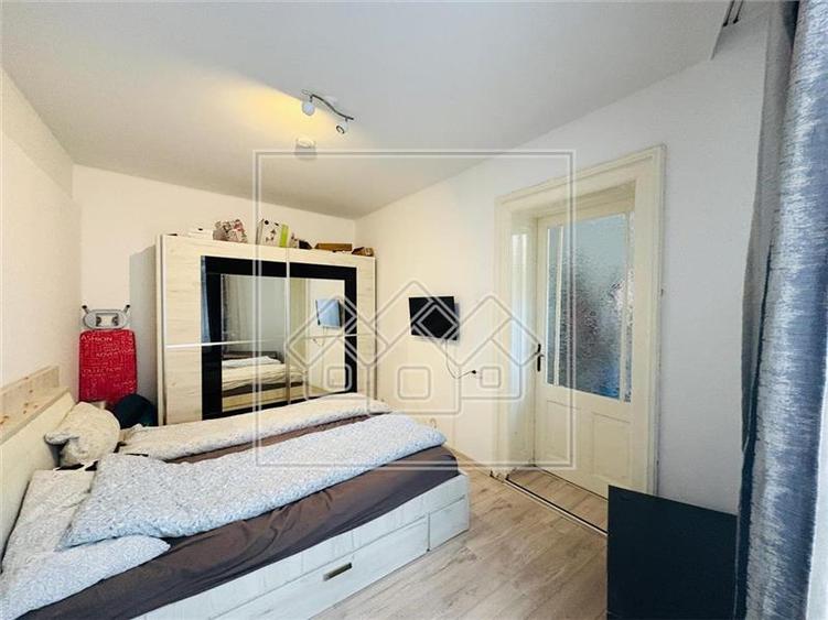 Ap cu 3 camere+pivnita mare, 65 mp utili, situat in Centrul Istoric