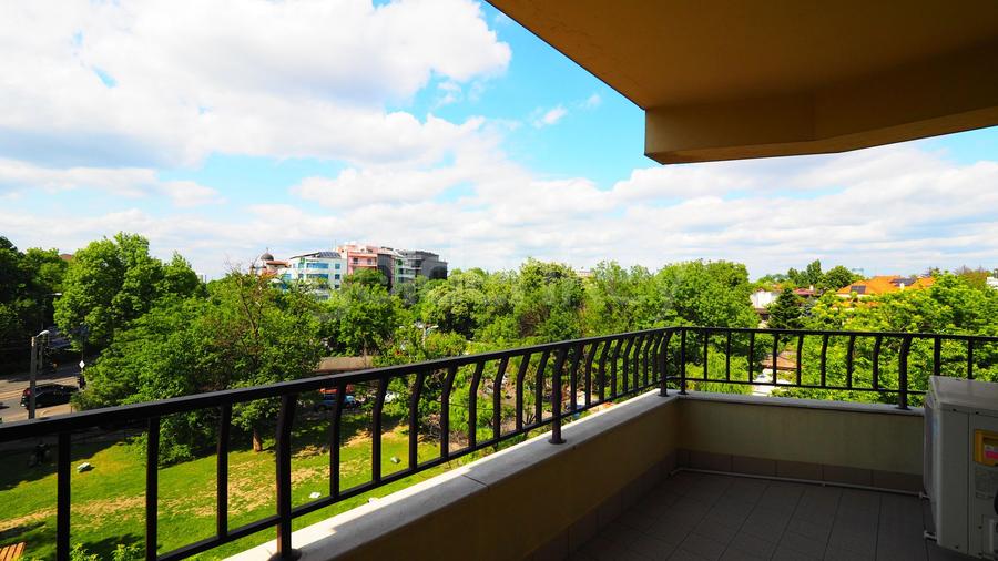 Apartament spatios cu 4 camere, vedere frumoasa