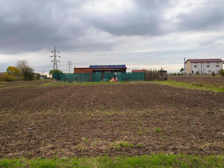 LAZU CASA CU TEREN 2000 MP DESCHIDERE 25 ML PRET 298.000 EURO