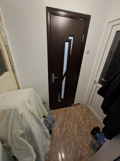 Apartament cu 2 camere, decomandat, etajul 3/4, zona Podu Ros