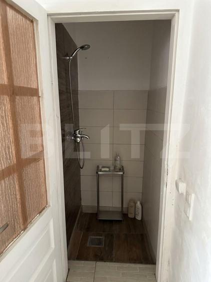 Apartament de vanzare , curte comuna, 2 camere, Zona Semicentral