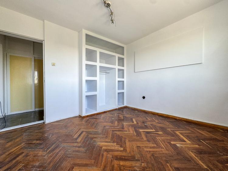 Apartament cu 2 camere de vanzare Casa de Cultura, decomandat