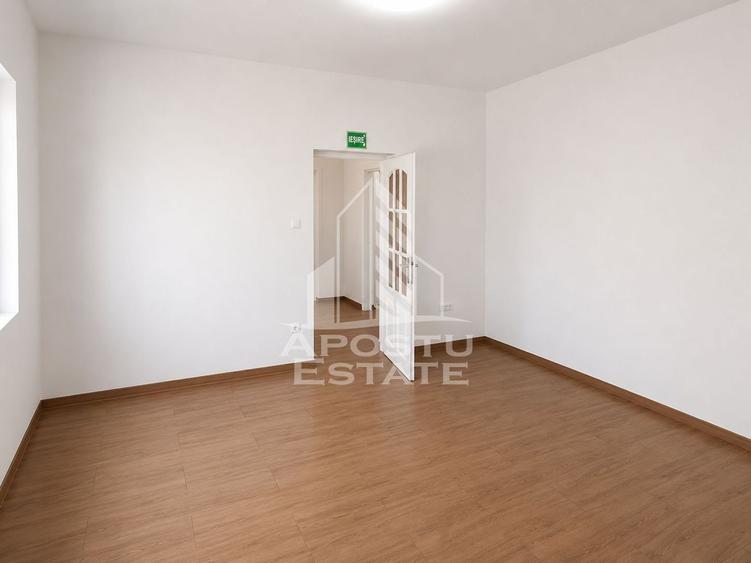 Spatiu pentru birouri de inchiriat, 77 mp + curte betonata, Lipovei