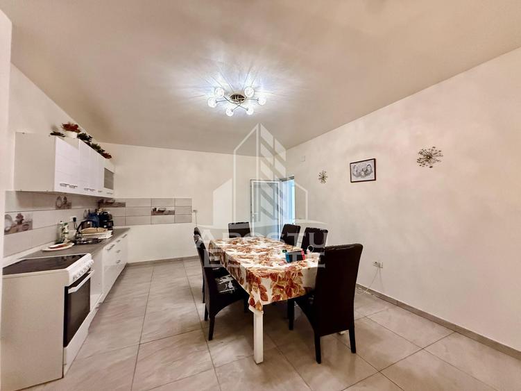 Apartament 2 camere,curte comuna,zona Lunei