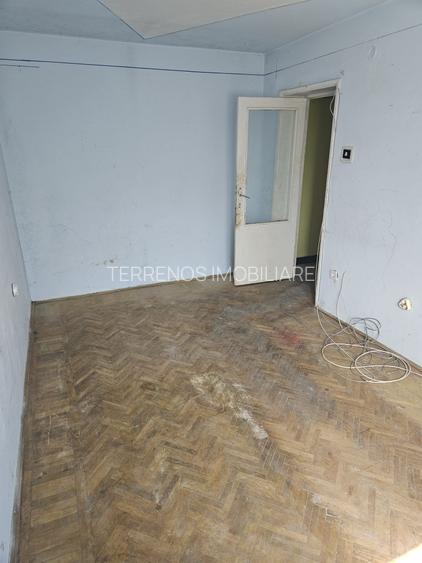 Apartament 2 camere zona Stefan Luchian , etaj 3 cu sarpanta ,decomandat - 6
