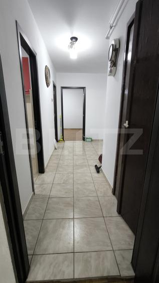 Apartament 2 camere, decomandat, etaj 3, zona Centrala