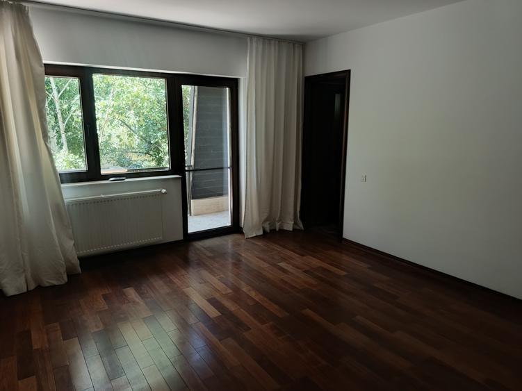 Pipera/ vila cu etaj/ curte/ mobilata partial/ aproape Mall Promenada
