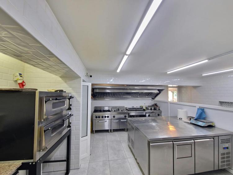 Afacere la cheie pe Strandul Neptun: restaurant, terasa, sala de evenimente