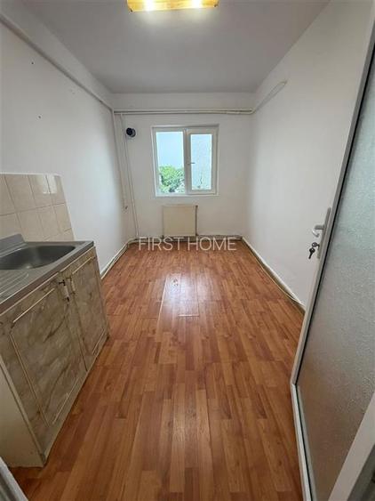 Apartament 2 camere,  58 mp, etaj 3 cu acoperis, zona Scoala 2 - 2