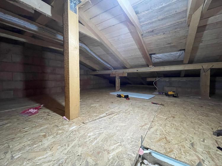 Duplex despartit prin camera tehnica finisaje premium Mosnita