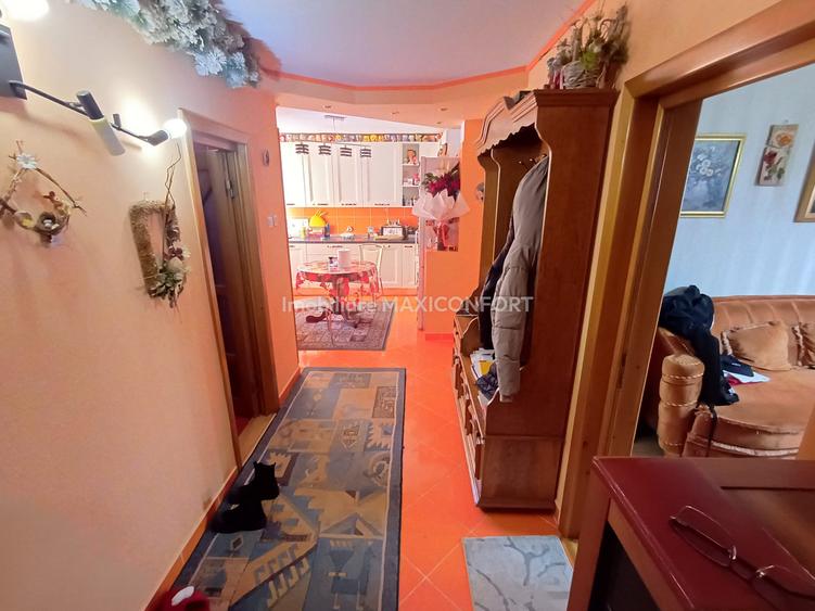 Vanzare apartament 4 camere-Imobiliare MAXICONFORT
