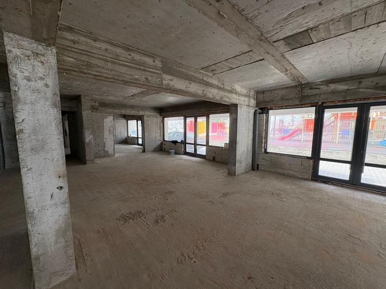 SPATIU COMERCIAL | OPEN-SPACE | 240MP | 3 INTRARI | SUN PLAZA | ACCES METROU