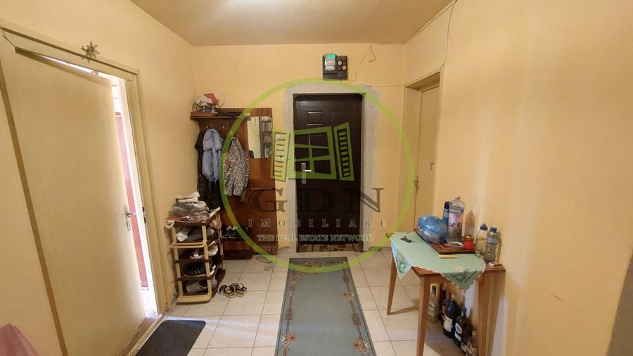 Apartament 3 camere decomandat, etajul 4, 1 Mai zona Insula