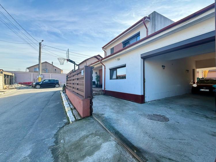 Casa moderna cu 4 camere, garaj 3 masini, curte amenajata – Valu lui Traian