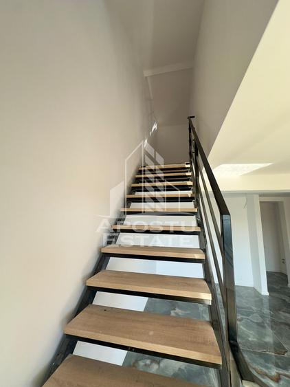 Penthouse cu 3 camere, 2 bai si dressing in spate la Lidl.