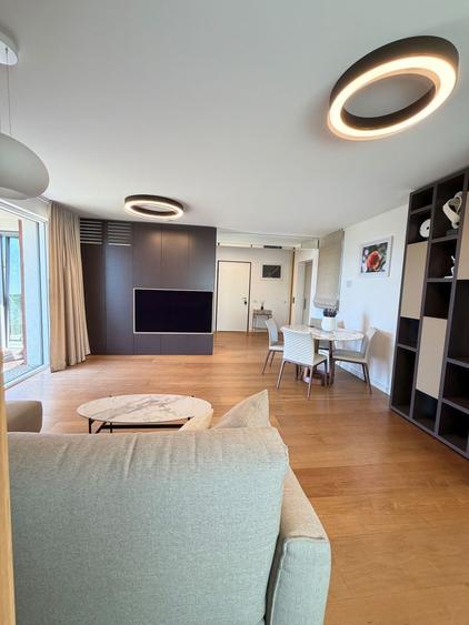 Apartament PREMIUM cu curte, terasă și lift cu acces direct în living
