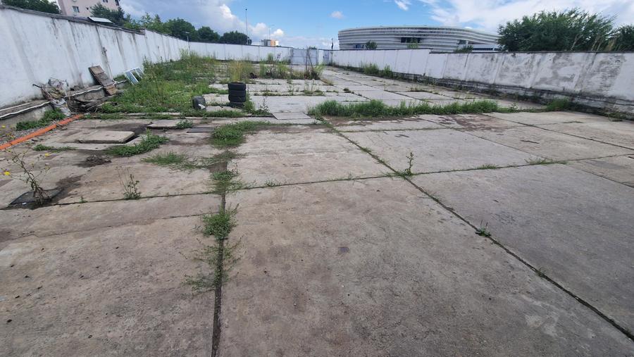 Spatiu  langa Sala Polivalentă