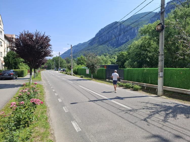 Teren de vânzare – Băile Herculane, zonă centrală, deschidere la râul Cerna