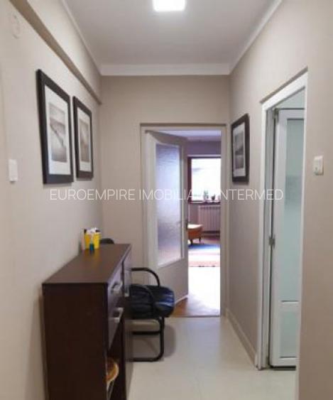 Apartament 3 camere de vanzare zona Centru - 2