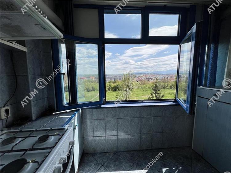 Apartament 2 camere decomandate cu boxa si pivnita zona Vasile Aaron