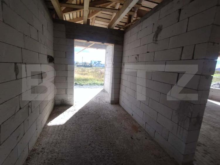 Casa cu 4 camere, 153 mp utili, teren 1000 mp extravilan, utilitati, zona Jelna
