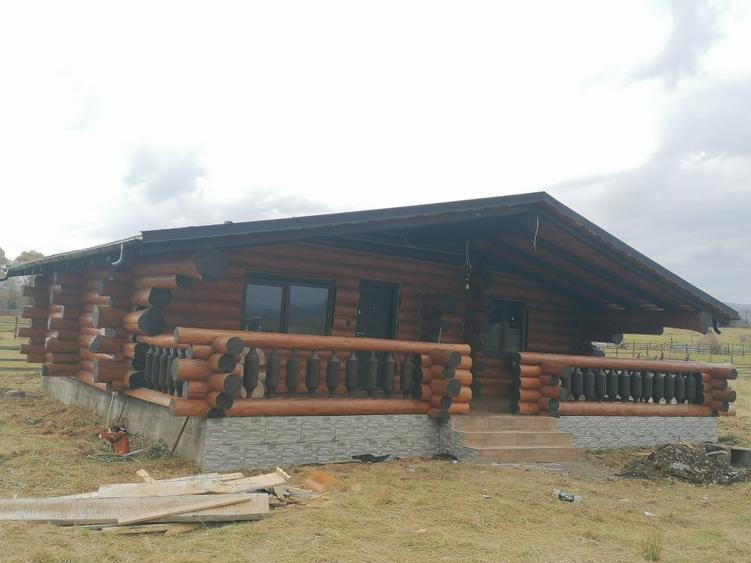Vând cabana de lemn rotund