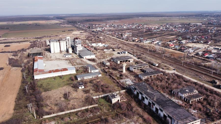Spatii industriale , teren ,silozuri si Fabrica de nutret pentru animale Peris