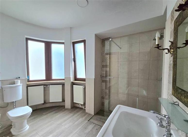 Eleganta interbelica : Apartament cu 6 camere si terasa, ideal pentru birouri sa