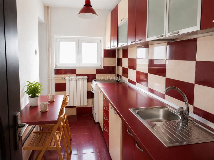 Închiriez 2 camere decomandat, 52 mp, renovat, 2 bal., AC nou, Păcurari - Posta - 3