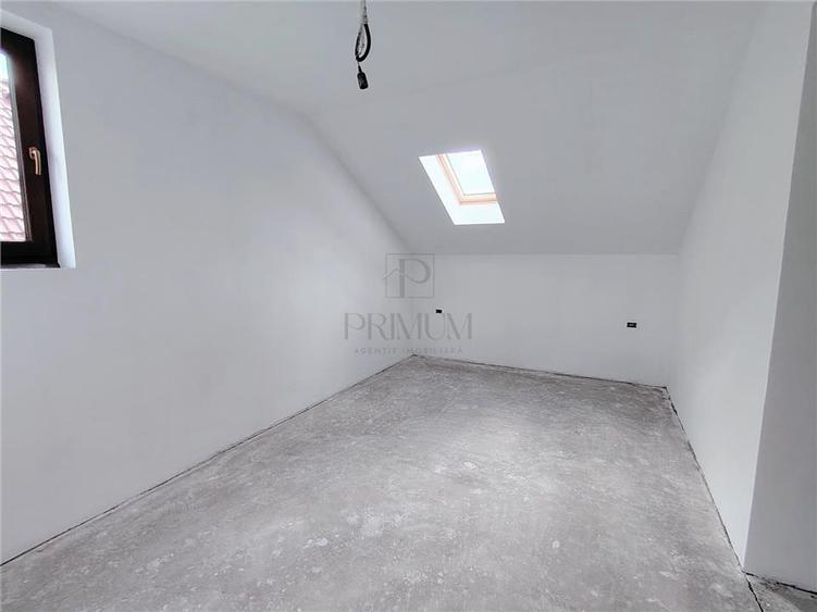 DUPLEX CU TOATE UTILITATILE - 5 CAMERE - CURTE AMENAJATA