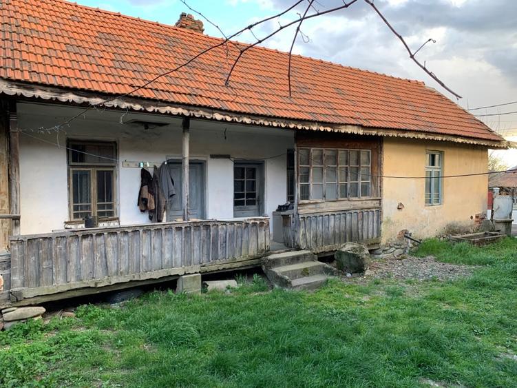 Casa batraneasca dornica de a fi reabilitata - Bumbesti-Jiu