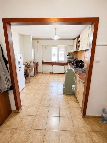 Apartament 4 cam 1 living 2 bai