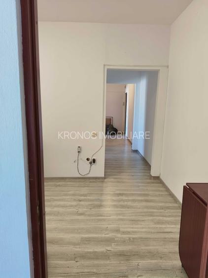 Km 4.5 ,3 camere la mansarda,56 mp preț 72.500 euro - 8