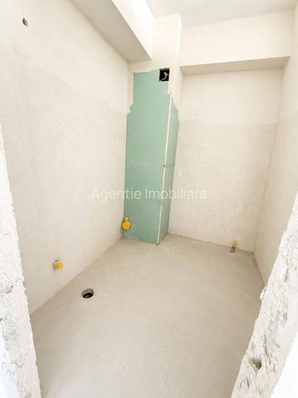 Zona Campus - 2 camere la alb - etaj intermediar - 8