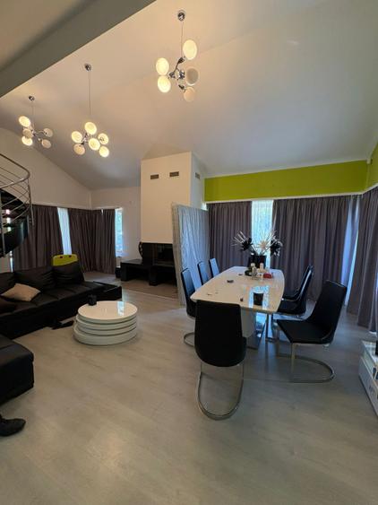 Casă P+M, 1039 mp teren, 200 mp, vedere la munte, 4 camere, garaj, zona Griviței