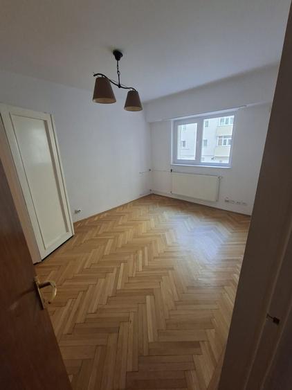 Apartament de inchiriat 3 camere Ultracentral Metrou Universitate L349