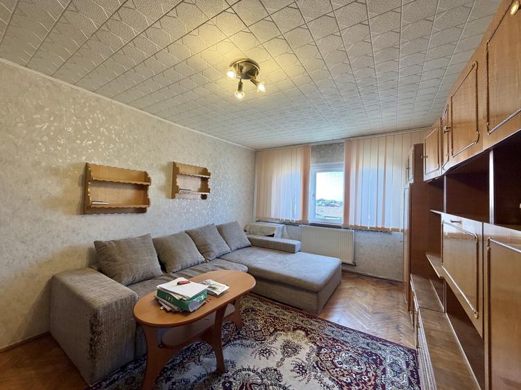 Apartament 2 camere, decomandat, etaj 3, zona Soarelui